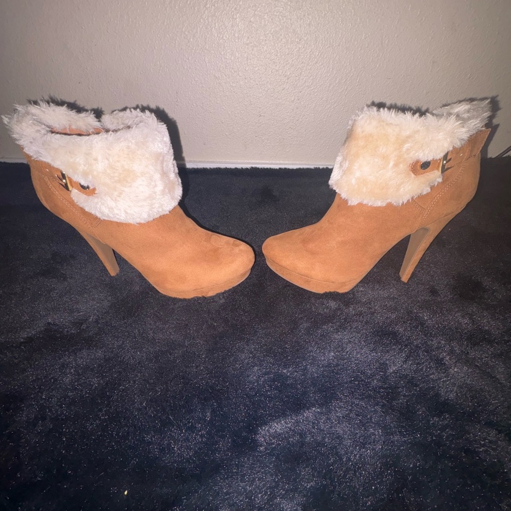 Women's Tan Ankle Boots with Faux Fur Trim - Picture 8 of 16